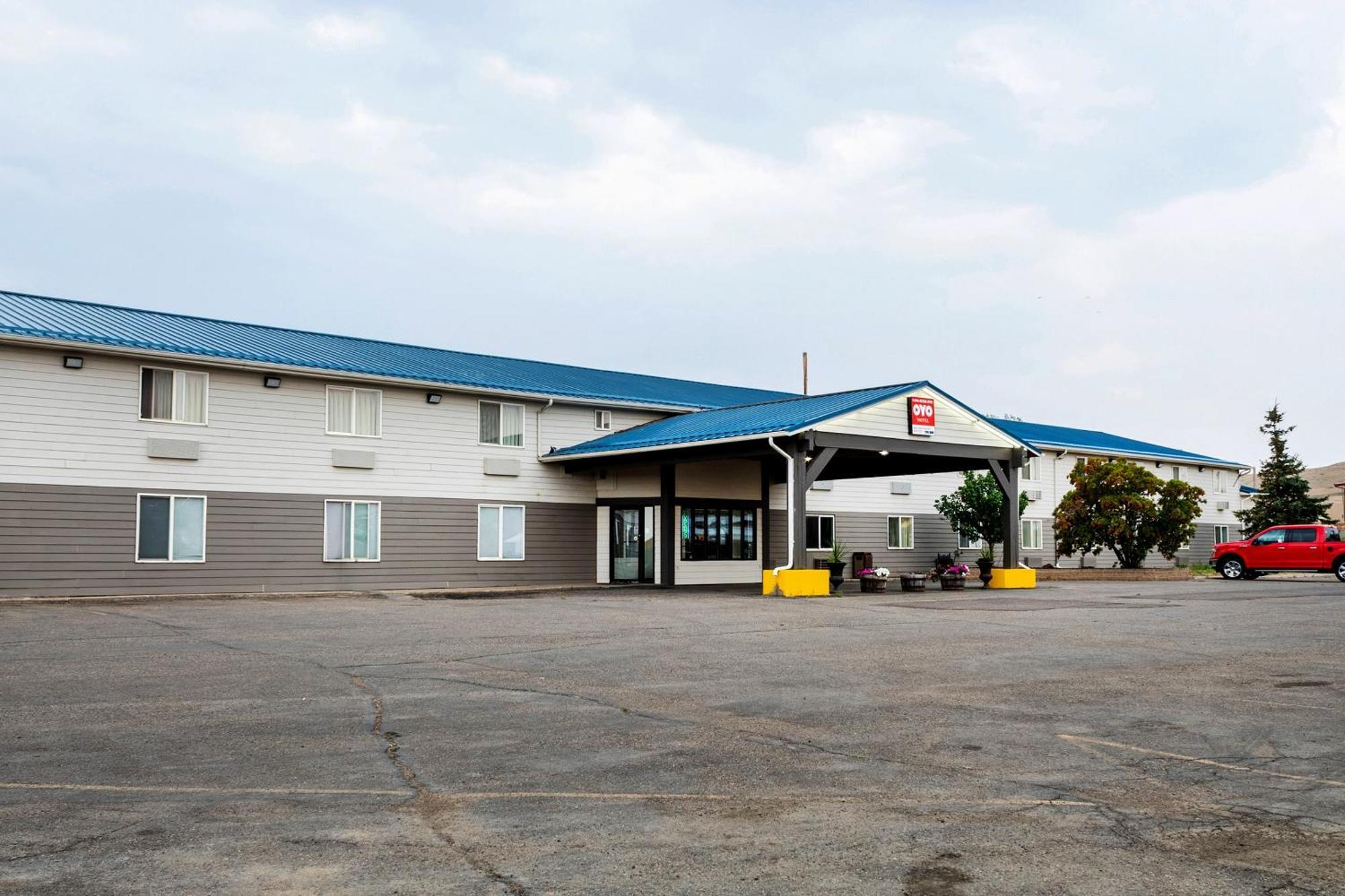 Oyo ホテル シェルビー Mt ハイウェイ 2&I-15 エクステリア 写真